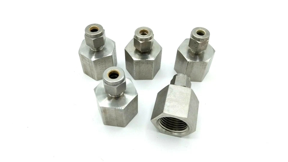 ¡¡NUEVO!! LOTE DE 5! Swagelok SS-400-7-8 acero inoxidable 1/4 pulg. Tubo OD x 1/2 pulgada. FNPT Foto 1 de 1