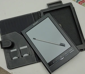 Sony PRS-650 Digital Book Reader Ebook sehr hochwertig im Lederetui und Eingabes - Bild 1 von 8
