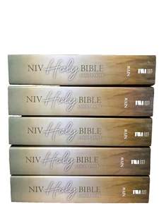 Lot of 5 NIV, Holy Bible, Larger Print, Paperback - Paperback By Zondervan - NEW - Foto 1 di 3