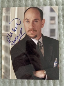 MIGUEL FERRER FIRMATO NCIS LOS ANGELES OWEN GRANGER 8x10 FOTO AUTOGRAFATA - Foto 1 di 4