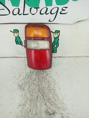 2003 雪佛兰 Suburban 尾灯,乘客侧 (RR)  — 第 1/2 张图片