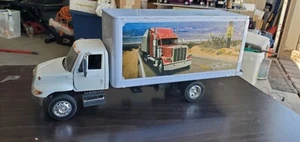 1 24 Diecast International Towtruck(READ THE DESCRIPTION) - Picture 1 of 17