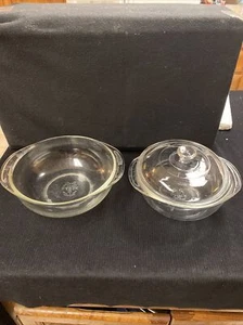2 cazuelas/tazones de vidrio transparente PYREX - una Q con tapa A-22 y 1 1/2 q sin tapa - Imagen 1 de 12