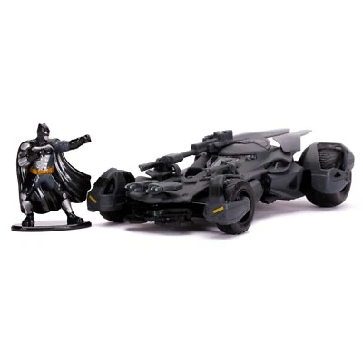BATMAN BATMOBILE WITH BATMAN FIGURE JUSTICE LEAGUE - JADA JAD31706 1/32 - Image 1 of 4