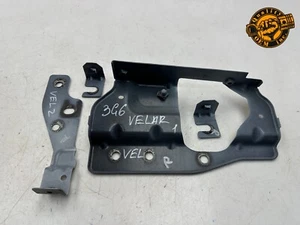2018-2025 LAND RANGE ROVER VELAR - FRONT RIGHT FENDER MOUNT BRACKET SET OF 4 OEM - Picture 1 of 8