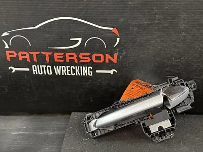 17-19 MERCEDES GLS550 CONDUCTOR TRASERO LH MANIJA PUERTA EXTERIOR PLATA 775U SIN LLAVE Foto 1 de 4