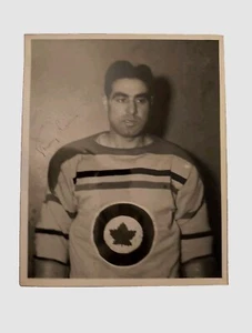 1942-43 TONY LICARI OTTAWA RCAF FLYERS PHOTO NHL HOCKEY ALLAN CUP AUTOGRAPH AHL - Picture 1 of 6