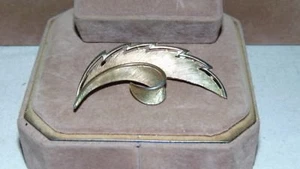 PIN BROCHE HOJA TONO DORADO VINTAGE 2 1/2" X 1 1/8" - Imagen 1 de 2