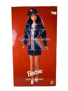 Mattel - 1996 Calvin Klein Jeans Barbie Muñeca Bloomingdales 16211 CAJA DAÑADA - Imagen 1 de 18