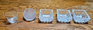 Menge 4 Vintage Klarglas Offen Salzkeller / Salz Dips & 1 Schnapsglas - Bild 1 von 10