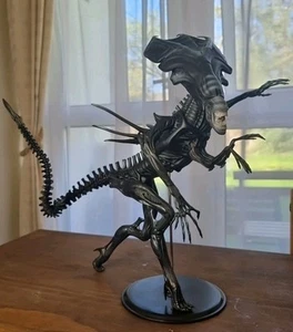 Tsukunda HOBBY Alien Xenomorph Queen scala 1/12 - altezza 35 cm + scatola originale - Foto 1 di 9