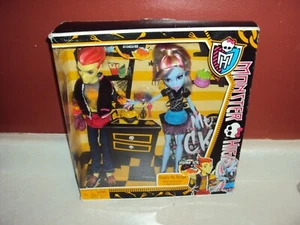 MONSTER HIGH ABBEY BOMINABLE HEATH BURNS HOME ICK DOUBLE THE RECIPE 2 PACK 2012 - Picture 1 of 2