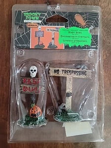 LEMAX Spooky Town Collection Scary Signs set of 2 # 82495 Retired 2008 - Picture 1 of 6