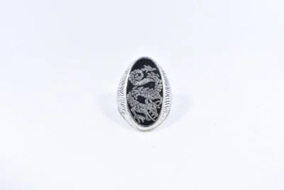 1980-е винтажное кольцо с гербом дракона размер 12,5 серебро белая бронза эмаль - Изображение 1 из 4