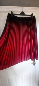 marks spencers size 18 red velvet pleated skirt L30in - Imagen 1 de 5
