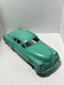 "Coche de juguete vintage de metal prensado de 6"" verde sedán de colección de los años 50" - Imagen 1 de 8
