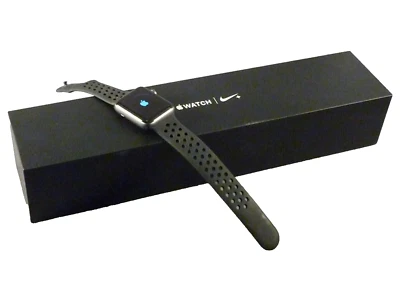 APPLE WATCH NIKE+ Series 2 42mm Display mit schwarzem Armband - Bild 1 von 4