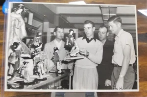 Original 1953 International News Photo NY Giants Baseball Team Visits JAPAN - Picture 1 of 2