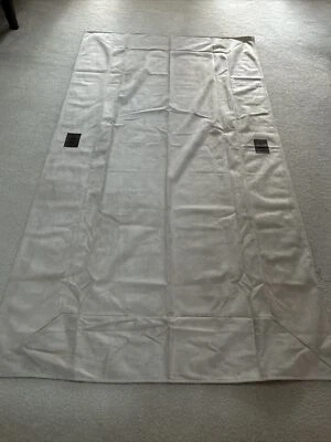 Mantel de gamuza beige marca Ugg de 8" de profundidad, se adapta a mesas rectangulares de 72" X 30" nuevo Foto 1 de 4