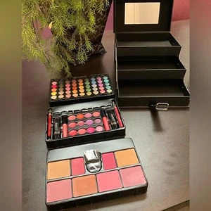 Schminkkoffer - 80 Teile Profi Make Up & Koffer - Bild 1 von 5