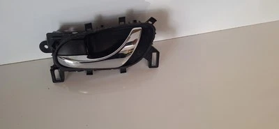 Manija interior de la puerta del conductor izquierdo Nissan Sentra 2013-2017 OEM Foto 1 de 4