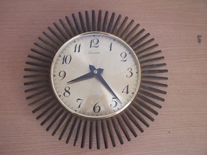 Reloj de pared retro Timemaster Sunburst vintage con radios metálicos totalmente funcional - Imagen 1 de 5