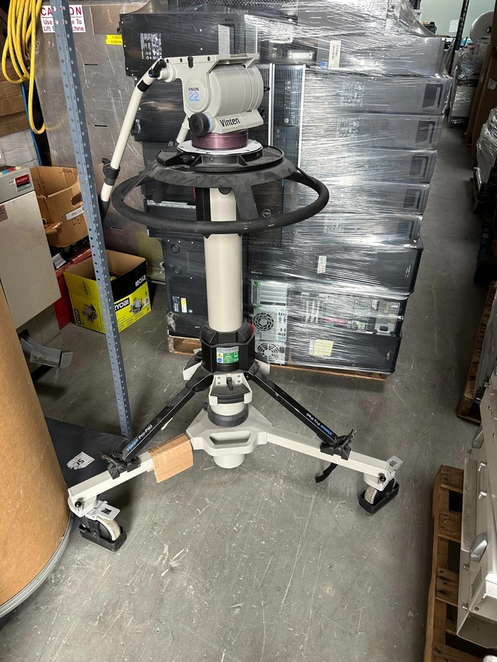 Vinten Pro Ped Studio Camera Hydraulic Pedestal 3381 with Vinten Vision 22 - Image 1 of 1