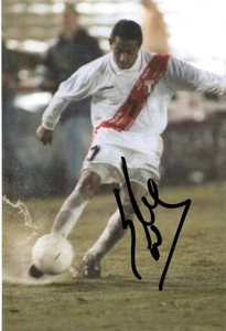 PERU, NEWCASTLE, WEST HAM & VILLA: NOLBERTO SOLANO SIGNED 6x4 ACTION PHOTO+COA - Picture 1 of 1