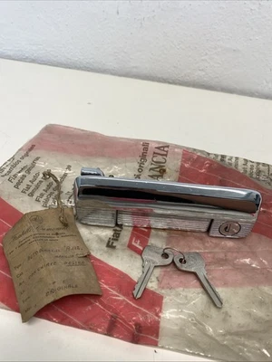 AUTOBIANCHI A112 1 SERIE MANIGLIA CHIAVE PORTA DESTRA OEM 4213100 - Immagine 1 di 4