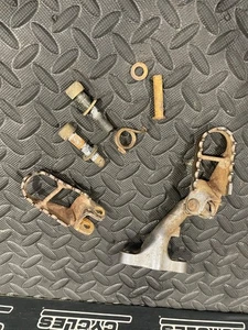 Honda XR250R Right Foot Peg Arm Mount Bracket 1996-2004 - Bild 1 von 10