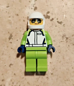 Lego Speed Champions Minifigure Green #8 suit white helmet wearing googles - Picture 1 of 4