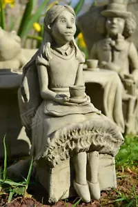 Figura de Alicia Alicia en el País de las Maravillas Adorno de Jardín de Piedra - Imagen 1 de 4