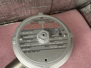 UE J120-S156B SWITCH RANG 2-100PSI - Bild 1 von 3