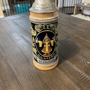 "PIEDRA DE CERVEZA DE COLECCIÓN GERZ ALEMANA PINTADA A MANO CON TAPA 9 1/2" - Imagen 1 de 6