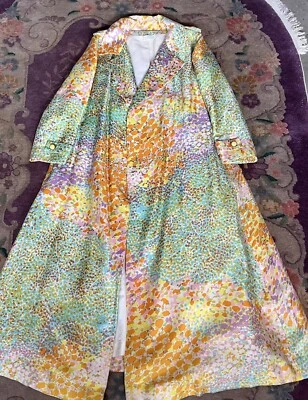 HERMOSO ABRIGO LARGO 100 % SEDA PARA MUJER HECHO PARA MUSEO METROPOLITANO DE ARTE Foto 1 de 4