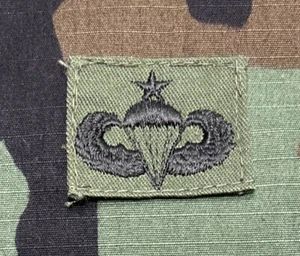 US Army Senior Parachutist Badge BDU Sew-On OD Green - Picture 1 of 2