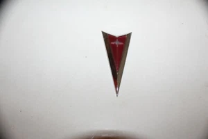 PONTIAC G-6 V-6 RED TRUNK ARROW LOGO ORNAMENT EMBLEM  rear g6  - Picture 1 of 2