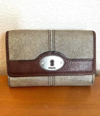 Cartera plegable de gamuza de cuero genuino fósil con cremallera bolsillo para monedas Foto 1 de 4