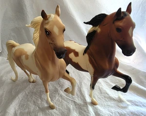 LOTE 2 Trad'l Breyers NSH Rejoice 479 Bay Pinto y 501401 Carisma Palomino Pinto - Imagen 1 de 10