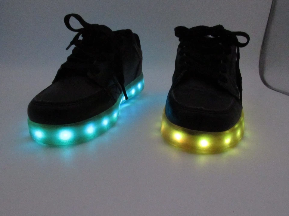 Zapatos de Skate Heelys Iluminados Niños o Niñas Jóvenes Talla 2 EE. UU. Foto 1 de 4
