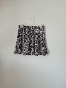 Minifalda floral Aeropostale para mujer mediana blanca y negra acampanada cintura elástica - Imagen 1 de 4