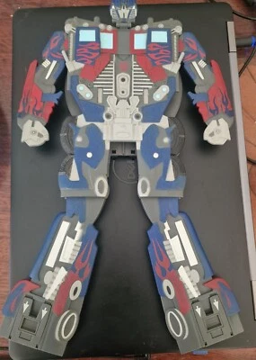 Transformers 2007 Movie Special Limited Edition Transforming Case With 2 DVD's  - Image 1 of 4