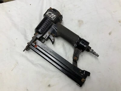 Clavadora Brad Campbell Hausfeld SB323200 18GA de 3/8 pulgadas a 1-1/4 pulgadas 100 PSI Foto 1 de 4