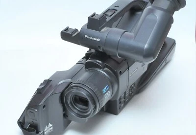 Panasonic AG-DVC20P Camcorder 3CCD Mini DV Body ONLY - Image 1 of 3