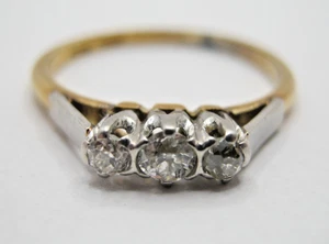 Anello antico XIX secolo trilogia oro e diamanti 3 pietre marcato 18 ct a gambo - Foto 1 di 7