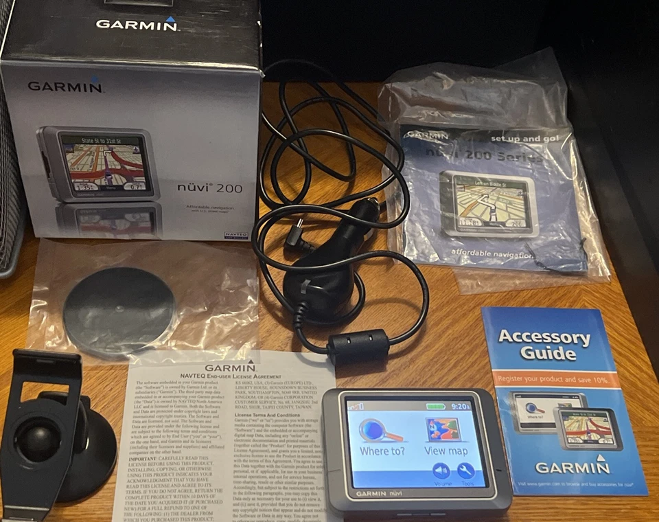  Garmin NUVI 200W GPS Unit Bundle with Car Vehicle Charging Cable - Working - Image 1 of 4