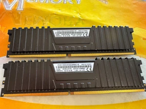 Corsair PC4-21330 16GB (2X8GB) DDR4 2666MHz NON ECC CMK16GX4M2Z2666C16 ver4.32 - Picture 1 of 3