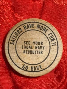 Vintage SEE YOUR LOCAL NAVY RECRUITER Holz Nickel Werbung GO NAVY - Bild 1 von 1