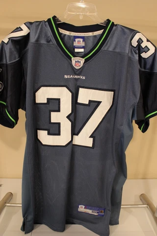 Shaun Alexander Seahawks On Field jersey Jurgella Collection 50 L Reebok Cover