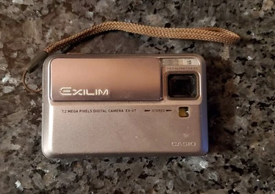 Vintage Casio Exilim EX-V7 Digital Camera - 7.2MP, 7x Optical Zoom, Silver - Image 1 of 2